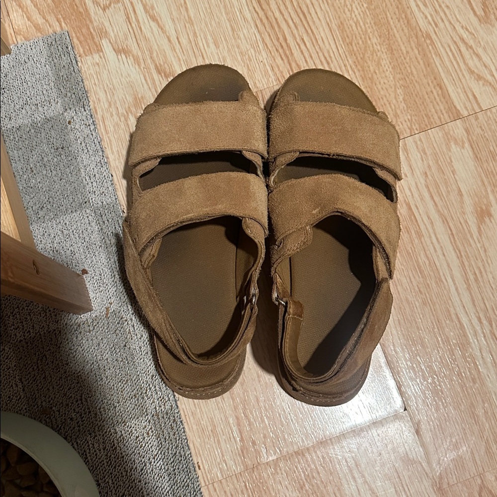 UGG Tan Sandals with Cream Sole - Picture 3 of 6